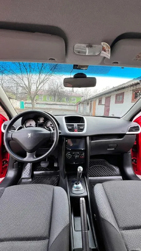 Здравствуйте продам peugeot 207 2010 год, в собственности уже давно, я второй владелец вложений никаких не требует, автомобиль полностью обслужен и готов к дальнейшей эксплуатации, двигатель, коробка передач абсолютно без нареканий, никаких не исправности нет, работает все в штатном режиме в дтп не участвовала, в комплекте колеса зима/лето, за машиной ухаживала, и своевременно обслуживала, сигнализация с автозапуском, хорошая мультимедиа, камера заднего вида. за машину не стыдно готова на любые проверки, подробно на все вопросы отвечу по телефону +7949684-48-38 цена 510 000₽. 📞 звоните: +7(949)6844838 - фотография - 8