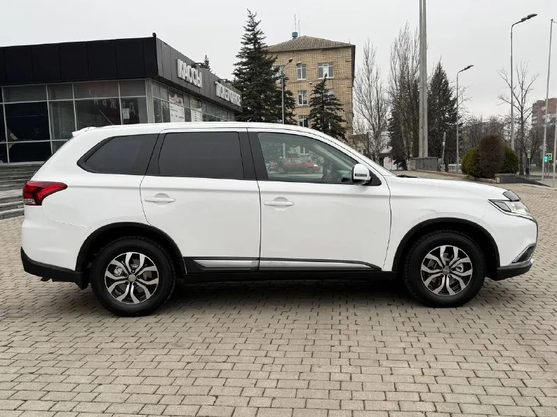 Продам mitsubishi outlander 2.0 бензин год выпуска 2016 состояние идеальное. полный привод рабочий без рыжиков сервисные книги. вложений не требует! любое оформление! я втарой хозяин! салон не затертый не порваный резина новая зимняя авто полностью обслужена до мелочей мотор работает ровно. коробка переключает идеально климат контроль работает все жидкости заменены! стекла все родные. каждая кнопка работает) цена 1.500₽ +7-949-794-46-27 остольные вопросы по телефону звоните в любое время. - фотография - 3