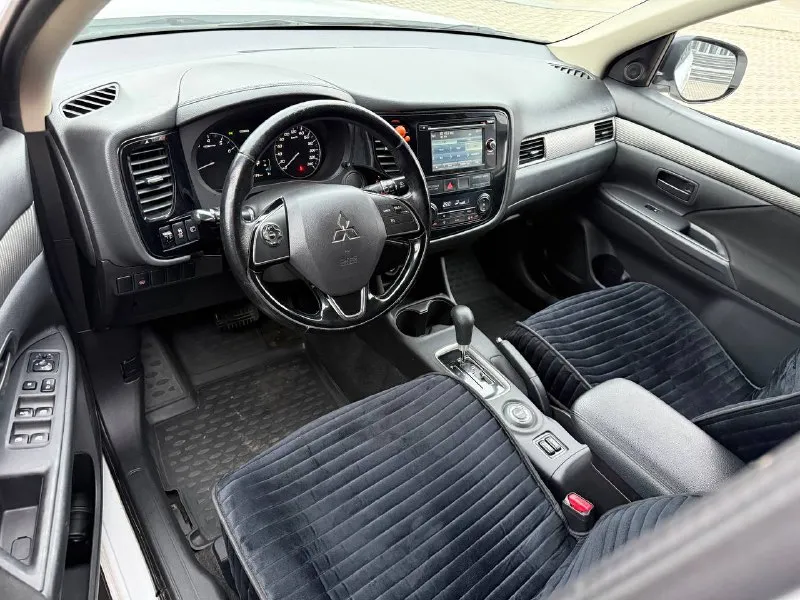 Продам mitsubishi outlander 2.0 бензин год выпуска 2016 состояние идеальное. полный привод рабочий без рыжиков сервисные книги. вложений не требует! любое оформление! я втарой хозяин! салон не затертый не порваный резина новая зимняя авто полностью обслужена до мелочей мотор работает ровно. коробка переключает идеально климат контроль работает все жидкости заменены! стекла все родные. каждая кнопка работает) цена 1.500₽ +7-949-794-46-27 остольные вопросы по телефону звоните в любое время. - фотография - 5