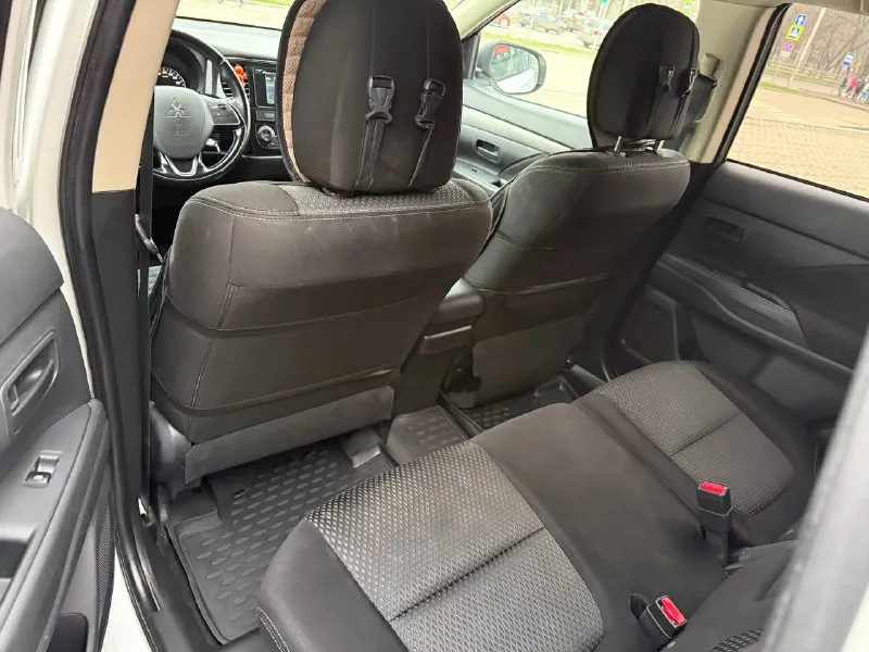 Продам mitsubishi outlander 2.0 бензин год выпуска 2016 состояние идеальное. полный привод рабочий без рыжиков сервисные книги. вложений не требует! любое оформление! я втарой хозяин! салон не затертый не порваный резина новая зимняя авто полностью обслужена до мелочей мотор работает ровно. коробка переключает идеально климат контроль работает все жидкости заменены! стекла все родные. каждая кнопка работает) цена 1.500₽ +7-949-794-46-27 остольные вопросы по телефону звоните в любое время. - фотография - 8
