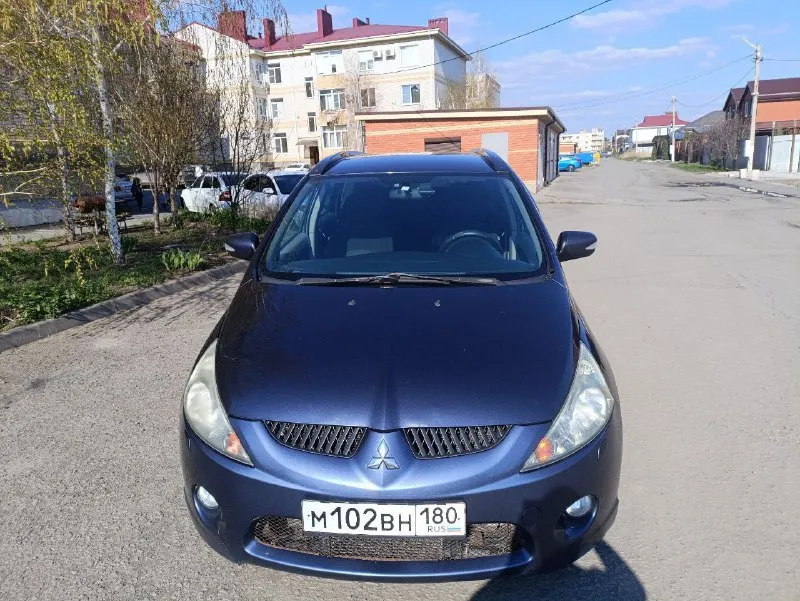 Продам свой личный автомобиль митсубиси грандис 2007 г. в 2.0 турбо дизель, механика 6-ступка,7 мест, машина в отличном состоянии,2 тыс км назад была замена грм и помпы, также сразу заменил масло и все фильтра включая топливный, масло меняю каждые 8 тыс, новые тормозные диски, колодки и суппорта, шаровые, замена шруза, замена свечей накала, новая зимняя резина, полный электро пакет, климат контроль, круиз контроль, подогрев сидений, бортовой компьютер, цена 799 тыс. торг. осмотр город донецк тел +79494375616 - фотография - 1