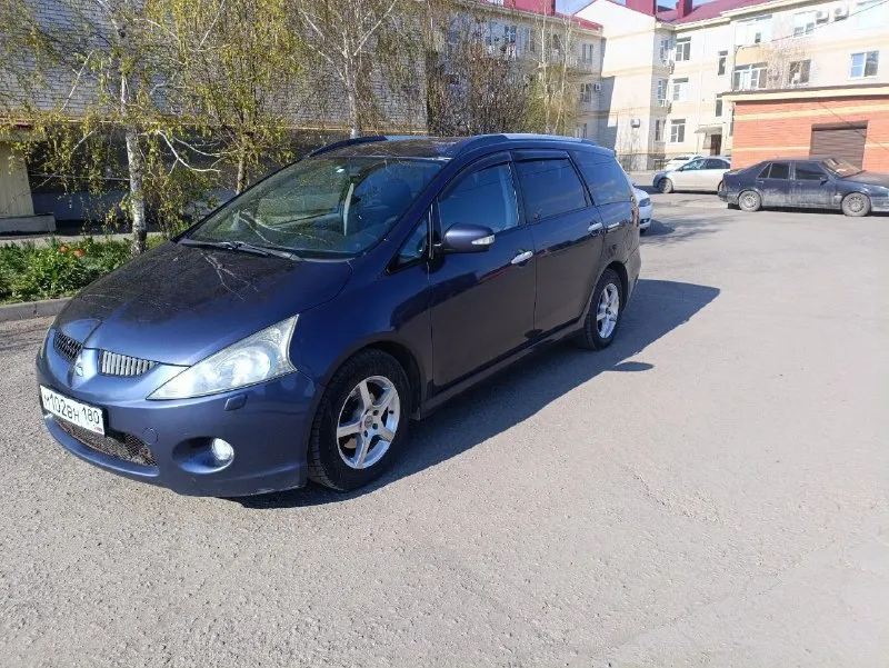 Продам свой личный автомобиль митсубиси грандис 2007 г. в 2.0 турбо дизель, механика 6-ступка,7 мест, машина в отличном состоянии,2 тыс км назад была замена грм и помпы, также сразу заменил масло и все фильтра включая топливный, масло меняю каждые 8 тыс, новые тормозные диски, колодки и суппорта, шаровые, замена шруза, замена свечей накала, новая зимняя резина, полный электро пакет, климат контроль, круиз контроль, подогрев сидений, бортовой компьютер, цена 799 тыс. торг. осмотр город донецк тел +79494375616 - фотография - 2