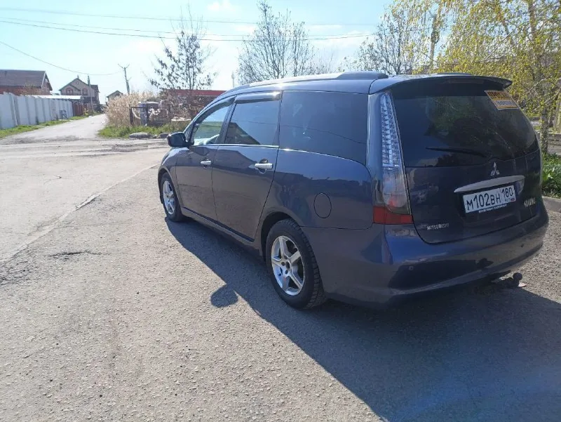 Продам свой личный автомобиль митсубиси грандис 2007 г. в 2.0 турбо дизель, механика 6-ступка,7 мест, машина в отличном состоянии,2 тыс км назад была замена грм и помпы, также сразу заменил масло и все фильтра включая топливный, масло меняю каждые 8 тыс, новые тормозные диски, колодки и суппорта, шаровые, замена шруза, замена свечей накала, новая зимняя резина, полный электро пакет, климат контроль, круиз контроль, подогрев сидений, бортовой компьютер, цена 799 тыс. торг. осмотр город донецк тел +79494375616 - фотография - 4