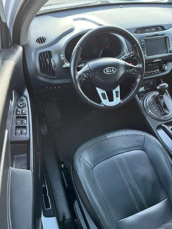 🚗 Kia sportage
Продам kia sportag premium
Год: 2012
Тип кпп: автоматическая
Пробег: 157.000
Комплектация максимальная!
Привод полный
Мотор-2.0 бензин
Стекла все родные !
2 Комплекта резины зима лето !
Автозапуски !
Продам свой личный автомобиль в отличнейшем состоянии, авто обслужена для себя! Все ключи, брелки все комплектное !
Согласен на любые проверки
Комплектация самая полная для данного автомобиля вплоть до авто парковки понарамы и штатного ксенона, обслужена полностью, масла фильтра все поменяно 2т. С км назад полный привод в новом состоянии. Много писать что делал и какая комплектация!
Продажа только с переоформлением в мрэо! Местный учет 180!
Доки все оригинал
Территориально нахожусь г. Донецк
Цена: 1.420.000.торг
📞🇷🇺Звоните: +79495905326 - фотография - 7