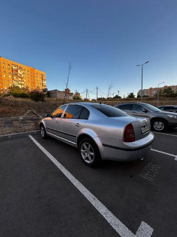 Всем добрый день! в продаже skoda суперб 2004 года двигатель после кап ремонта коробка отлично по кузову нюансы видно ! дно пороги целые! полное переоформление!✅️ цена 550 торг!🔥 +79499414601 - звонки, телеграмм! 📞 звоните: +7(949)9414601 - фотография - 4
