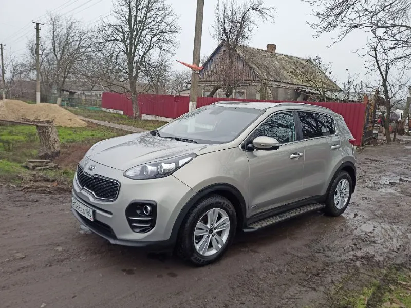 Продам: kia sportage
Год выпуска: 2016
Объем двигателя: 2л 150л/с
Привод: полный
Мкпп
Пробег: 204000 км
Машина в достойном, ухоженном состоянии, вложений не требует, сел и поехал, в хорошей комплектации: есть датчики давления в шинах, датчик, света, дождя, помощники, системы безопасности и много чего другого!
Машина эксплуатируется бережно, замена масла и фильтров каждые 5-6 тысяч, двигатель работает ровно, масло не жрёт, от замены до замены на том же уровне, заменены лампы в освещение на более мощные светодиодные, даже лампа освещения заднего хода светит как ближний свет, установленны пороги-подножки для более комфортной посадки, с машиной так же отдам свежий комплект летней резины, оригинальное прицепное и ещё всякие расходники: новые стойки стабилизатора и т. Д.
Цена 2.4 🍋
Быстрому покупателю, адекватный торг🤝
Осмотр: г. Мариуполь, пгт розовка
Контакты:
Т. +79497192597
📲 Tg: @lexxx1987
📞 Звоните: +7(949)7192597 - фотография - 4