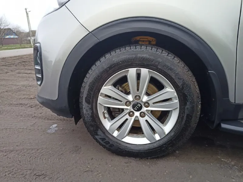 Продам: kia sportage
Год выпуска: 2016
Объем двигателя: 2л 150л/с
Привод: полный
Мкпп
Пробег: 204000 км
Машина в достойном, ухоженном состоянии, вложений не требует, сел и поехал, в хорошей комплектации: есть датчики давления в шинах, датчик, света, дождя, помощники, системы безопасности и много чего другого!
Машина эксплуатируется бережно, замена масла и фильтров каждые 5-6 тысяч, двигатель работает ровно, масло не жрёт, от замены до замены на том же уровне, заменены лампы в освещение на более мощные светодиодные, даже лампа освещения заднего хода светит как ближний свет, установленны пороги-подножки для более комфортной посадки, с машиной так же отдам свежий комплект летней резины, оригинальное прицепное и ещё всякие расходники: новые стойки стабилизатора и т. Д.
Цена 2.4 🍋
Быстрому покупателю, адекватный торг🤝
Осмотр: г. Мариуполь, пгт розовка
Контакты:
Т. +79497192597
📲 Tg: @lexxx1987
📞 Звоните: +7(949)7192597 - фотография - 5