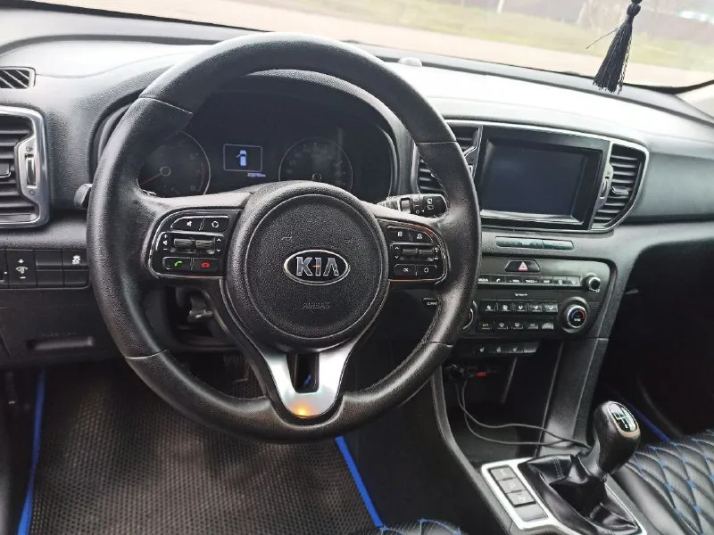 Продам: kia sportage
Год выпуска: 2016
Объем двигателя: 2л 150л/с
Привод: полный
Мкпп
Пробег: 204000 км
Машина в достойном, ухоженном состоянии, вложений не требует, сел и поехал, в хорошей комплектации: есть датчики давления в шинах, датчик, света, дождя, помощники, системы безопасности и много чего другого!
Машина эксплуатируется бережно, замена масла и фильтров каждые 5-6 тысяч, двигатель работает ровно, масло не жрёт, от замены до замены на том же уровне, заменены лампы в освещение на более мощные светодиодные, даже лампа освещения заднего хода светит как ближний свет, установленны пороги-подножки для более комфортной посадки, с машиной так же отдам свежий комплект летней резины, оригинальное прицепное и ещё всякие расходники: новые стойки стабилизатора и т. Д.
Цена 2.4 🍋
Быстрому покупателю, адекватный торг🤝
Осмотр: г. Мариуполь, пгт розовка
Контакты:
Т. +79497192597
📲 Tg: @lexxx1987
📞 Звоните: +7(949)7192597 - фотография - 6