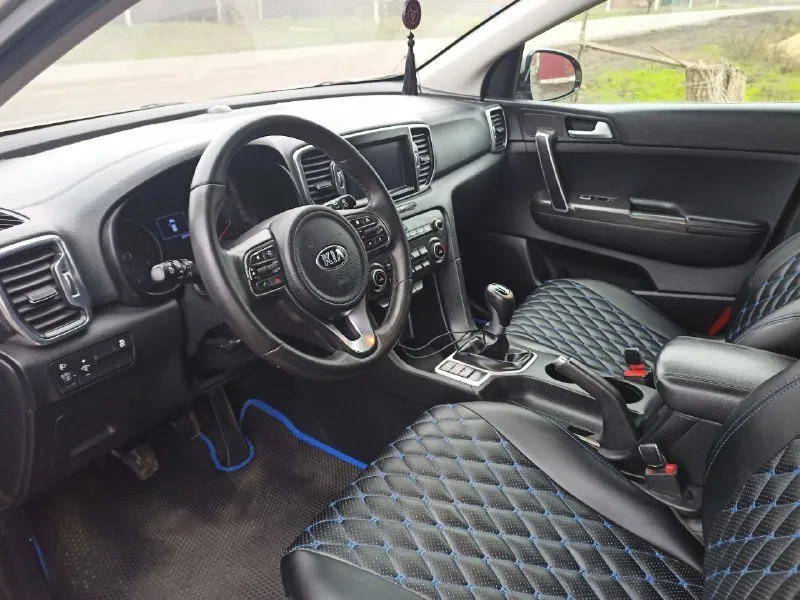Продам: kia sportage
Год выпуска: 2016
Объем двигателя: 2л 150л/с
Привод: полный
Мкпп
Пробег: 204000 км
Машина в достойном, ухоженном состоянии, вложений не требует, сел и поехал, в хорошей комплектации: есть датчики давления в шинах, датчик, света, дождя, помощники, системы безопасности и много чего другого!
Машина эксплуатируется бережно, замена масла и фильтров каждые 5-6 тысяч, двигатель работает ровно, масло не жрёт, от замены до замены на том же уровне, заменены лампы в освещение на более мощные светодиодные, даже лампа освещения заднего хода светит как ближний свет, установленны пороги-подножки для более комфортной посадки, с машиной так же отдам свежий комплект летней резины, оригинальное прицепное и ещё всякие расходники: новые стойки стабилизатора и т. Д.
Цена 2.4 🍋
Быстрому покупателю, адекватный торг🤝
Осмотр: г. Мариуполь, пгт розовка
Контакты:
Т. +79497192597
📲 Tg: @lexxx1987
📞 Звоните: +7(949)7192597 - фотография - 8
