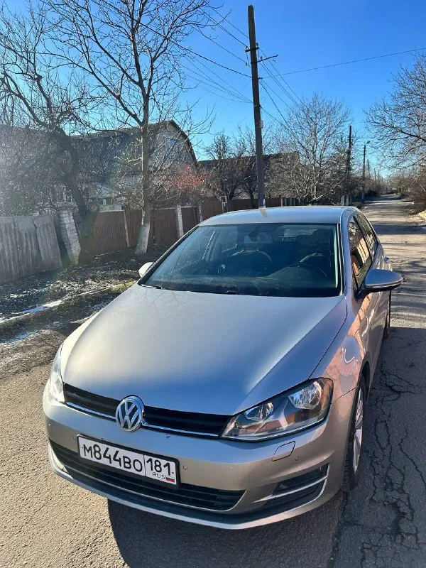 Продаю volkswagen golf 7 2012 год, объем 1.2 литра турбо, на автомате. есть система старт-стоп. расход 5-6 литров. пробег 122 тыс. км (реальный). машинка в отличном состоянии как по кузову, так и по салону. 2 ключа. авто ухожен, всю жизнь хранился в теплом гараже. я собственник, расскажу подробнее про авто по телефону цена 1.100.000 краснодон +7 959 138 9818 📞 звоните: +7(959)1389818 - фотография - 2