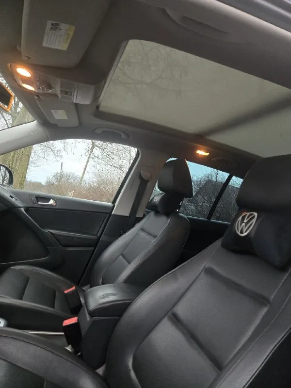 Volkswagen tiguan 2.0 tsi аt, 2016 г. 💰 цена 1 750 000 рублей (торг) ☎️+79591092941 передний привод, отличное состояние, бережный уход, два комплекта колёс, зима и лето на дисках! в туманках установлены линза zorkiy m15 compact bi-led, основной свет zorkiy r8 max power led. керамическое покрытие кузова автомобиля. вложений не требует! собственник! пробег 150т. км нe крученый, проверен! заменен комплект цепей грм на 140к, по регламенту. движок, коробка, ходовая в идеальном состояние. коробка автомат aisin (нe dsg). любые проверки за ваш счет. в салоне не курили. своевременно обслуживался. видео обзор авто по запросу. осмотр г. свердловск, лнр. реальному покупателю торг! 📞 звоните: +7(959)1092941 - фотография - 6