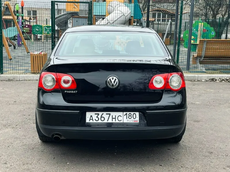 Продам volkswagen passat b6 авто в редком состоянии и комплектации. двигатель простой 1.6 бензин (bse) 102л. с. и мкпп 5ст. 178000км. оригинального пробега подтвержденного заказ нарядами, сервисной книгой и автотекой. за всю историю 2 владельца, первый владел около 15лет. 2 ключа. автотека зеленая. по двигателю вопросов нет, масло не подъедает. кпп так же без проблем, сцепление мягкое. ходовка без стуков и прочих дефектов. кузов полностью в заводском окрасе, без вмятин, ржавчин, вздутостей и прочих дефектов. резина зима yokohama 2024г. в. в отличном состоянии. по комплектации 2-х. зонный климат(рабочий), передние подогревы, эсп и т. д. авто оформлено на меня, продажа от собственника. возможна продажа в кредит. цена 850 000₽ осмотр старобешево +7 949 337 07 37 📞 звоните: +7(949)3370737 - фотография - 5