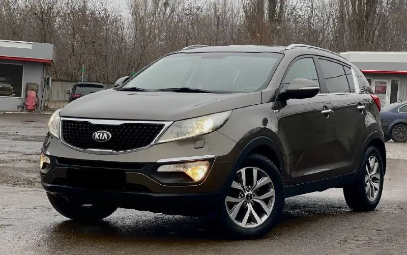 Продам kia sportage 2014г. Restyling 4wd 2.0at бенз. Автомобиль в идеальном 141.ооокм пробег. Работает идеально не дымит, не троит. Коробка переключает плавно, работает без тычков и пинков. По ходовой части нареканий нет, нечего не стучит, нечего не гремит. Все стекла в круг родные включая лобовое. Пред максимальная комплектация, есть все кроме панорамы. Без ключевой доступ, start/stop, два ключа, двухзонный климат контроль, подогрев всех сидений, камера заднего вида, датчик дождя, датчик света и многое другое. Цена 1.480🍋 торг.
Остальные вопросы по.
📞+7(949)-522-70-98📞
📞 Звоните: +7(949)5227098 - фотография - 1