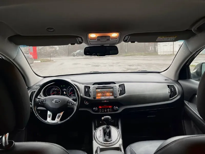 Продам kia sportage 2014г. Restyling 4wd 2.0at бенз. Автомобиль в идеальном 141.ооокм пробег. Работает идеально не дымит, не троит. Коробка переключает плавно, работает без тычков и пинков. По ходовой части нареканий нет, нечего не стучит, нечего не гремит. Все стекла в круг родные включая лобовое. Пред максимальная комплектация, есть все кроме панорамы. Без ключевой доступ, start/stop, два ключа, двухзонный климат контроль, подогрев всех сидений, камера заднего вида, датчик дождя, датчик света и многое другое. Цена 1.480🍋 торг.
Остальные вопросы по.
📞+7(949)-522-70-98📞
📞 Звоните: +7(949)5227098 - фотография - 10