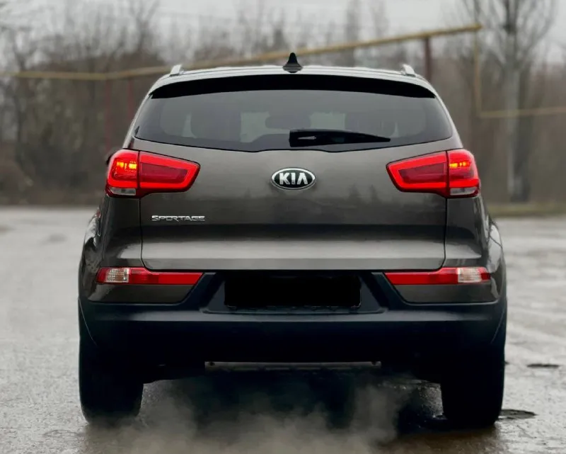 Продам kia sportage 2014г. Restyling 4wd 2.0at бенз. Автомобиль в идеальном 141.ооокм пробег. Работает идеально не дымит, не троит. Коробка переключает плавно, работает без тычков и пинков. По ходовой части нареканий нет, нечего не стучит, нечего не гремит. Все стекла в круг родные включая лобовое. Пред максимальная комплектация, есть все кроме панорамы. Без ключевой доступ, start/stop, два ключа, двухзонный климат контроль, подогрев всех сидений, камера заднего вида, датчик дождя, датчик света и многое другое. Цена 1.480🍋 торг.
Остальные вопросы по.
📞+7(949)-522-70-98📞
📞 Звоните: +7(949)5227098 - фотография - 5