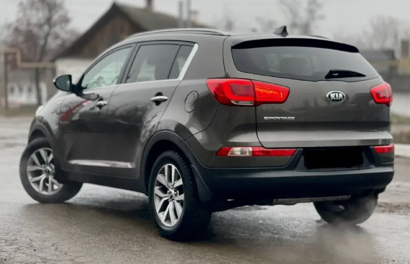 Продам kia sportage 2014г. Restyling 4wd 2.0at бенз. Автомобиль в идеальном 141.ооокм пробег. Работает идеально не дымит, не троит. Коробка переключает плавно, работает без тычков и пинков. По ходовой части нареканий нет, нечего не стучит, нечего не гремит. Все стекла в круг родные включая лобовое. Пред максимальная комплектация, есть все кроме панорамы. Без ключевой доступ, start/stop, два ключа, двухзонный климат контроль, подогрев всех сидений, камера заднего вида, датчик дождя, датчик света и многое другое. Цена 1.480🍋 торг.
Остальные вопросы по.
📞+7(949)-522-70-98📞
📞 Звоните: +7(949)5227098 - фотография - 6