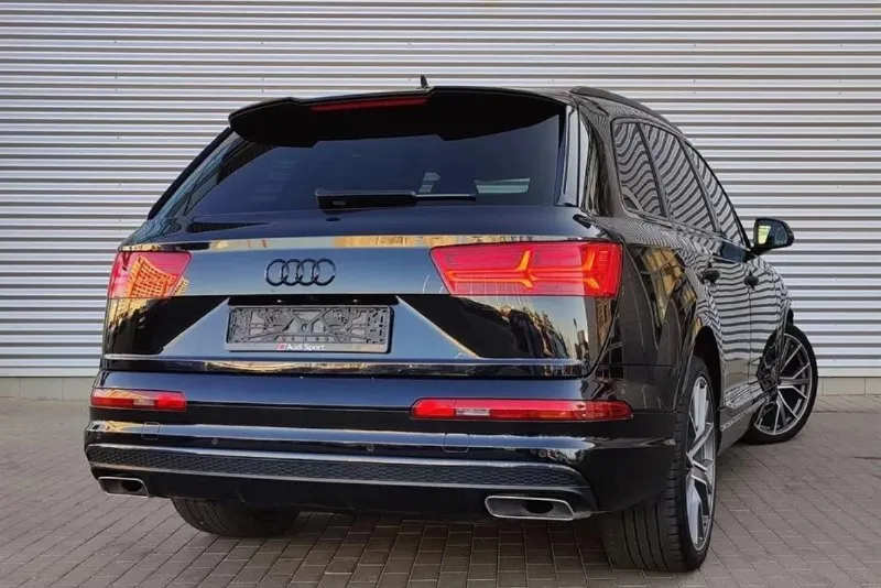 Продам audi q7 3.0 tdi 2017 года выпуска, в эксплуатации с 2018 года, в отличном состоянии. пробег 196 тыс. км, проверяйте чем угодно, салон в идеальном состоянии из кожи nappa, коробка/двигатель без нареканий. замена масла, каждые 7 тыс. авто без вложений от слова совсем, сел и поехал. в личном пользовании более 2х лет. матричная оптика, камера заднего/переднего вида, bang & olufsen, электропривод/вентиляция сидений, доводчики всех дверей, пневма, новая летняя резина на дисках r22, так же отдам комплект r20 на зимней резине. любые проверки на ваших сто. собственник‼️3.999.000‼️г. донецк 89498431343 📞 звоните: +7(949)8431343 - фотография - 3
