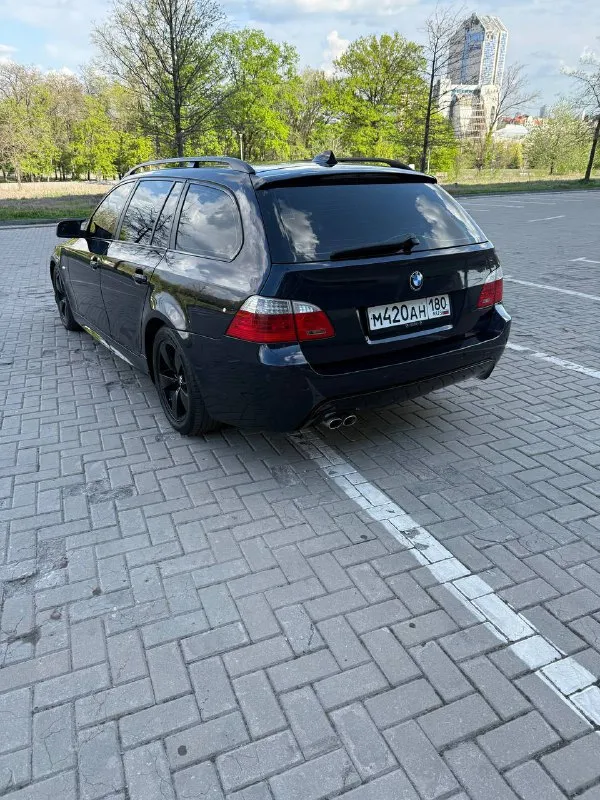 Продается bmw e-61 530d m57n2 2006г. 304535 пробег. в донецке с 2022г. один хозяин, цепи заменены, егр заглушен, саженый удален, downpipe, прошита stage-1, демпфер заменен, все прокладки заменены, масло в коробке заменено, турбина заменена, вся золовка сделана, проще написать чего на делал за это время, почти все акты выполненных работ есть, два комплекта дисков с резиной, климат работает, радиатор кондиционера заменен. по комплектации: бесключевой доступ, проекция, спорт сиденья полностью электро с памятью, панорама не течет, большой монитор русифицирован, едет очень бодро. 1300000 +79494181253, телега на этом же номере. - фотография - 4