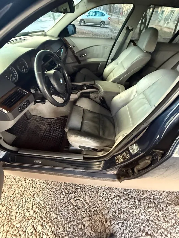 Продается bmw e-61 530d m57n2 2006г. 304535 пробег. в донецке с 2022г. один хозяин, цепи заменены, егр заглушен, саженый удален, downpipe, прошита stage-1, демпфер заменен, все прокладки заменены, масло в коробке заменено, турбина заменена, вся золовка сделана, проще написать чего на делал за это время, почти все акты выполненных работ есть, два комплекта дисков с резиной, климат работает, радиатор кондиционера заменен. по комплектации: бесключевой доступ, проекция, спорт сиденья полностью электро с памятью, панорама не течет, большой монитор русифицирован, едет очень бодро. 1300000 +79494181253, телега на этом же номере. - фотография - 9