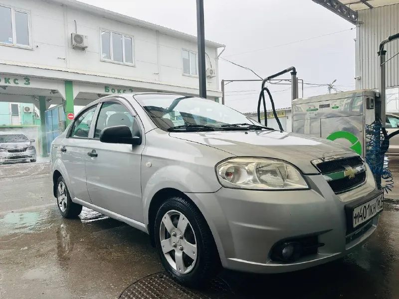 Продается chevrolet aveo t 250.2009 г выпуска покупалась и первая регистрация в 2010 г мотор 1.4 101 лс без теплообменика работает мотор изумительно не дымит не троит пробег 135 т. км. подтвержденный автотекой авто без дтп без расчетов и выплат кузов без коррозии без гнили днище пороги без гнилых мест авто без каких либо вложений все то пройдены замена ремня грм с помпой и роликами была 5 т, назад также заменены масла фильтра антифриз установлена зимняя резина салон чистый не рваный под капотка также в отличном состоянии все номера на авто читаются номер мотора вин код на учет встанет без проблем авто ростовская была в одной семьи была перерегистрация в кругу семьи цена 535 т +79498313052 +79604471800 телеграмм ватсап имо - фотография - 4