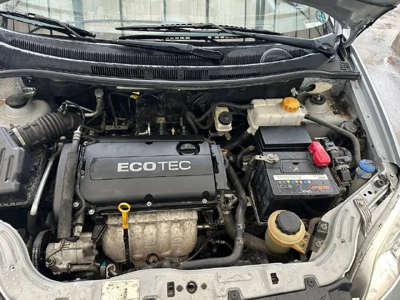 Продается chevrolet aveo t 250.2009 г выпуска покупалась и первая регистрация в 2010 г мотор 1.4 101 лс без теплообменика работает мотор изумительно не дымит не троит пробег 135 т. км. подтвержденный автотекой авто без дтп без расчетов и выплат кузов без коррозии без гнили днище пороги без гнилых мест авто без каких либо вложений все то пройдены замена ремня грм с помпой и роликами была 5 т, назад также заменены масла фильтра антифриз установлена зимняя резина салон чистый не рваный под капотка также в отличном состоянии все номера на авто читаются номер мотора вин код на учет встанет без проблем авто ростовская была в одной семьи была перерегистрация в кругу семьи цена 535 т +79498313052 +79604471800 телеграмм ватсап имо - фотография - 9