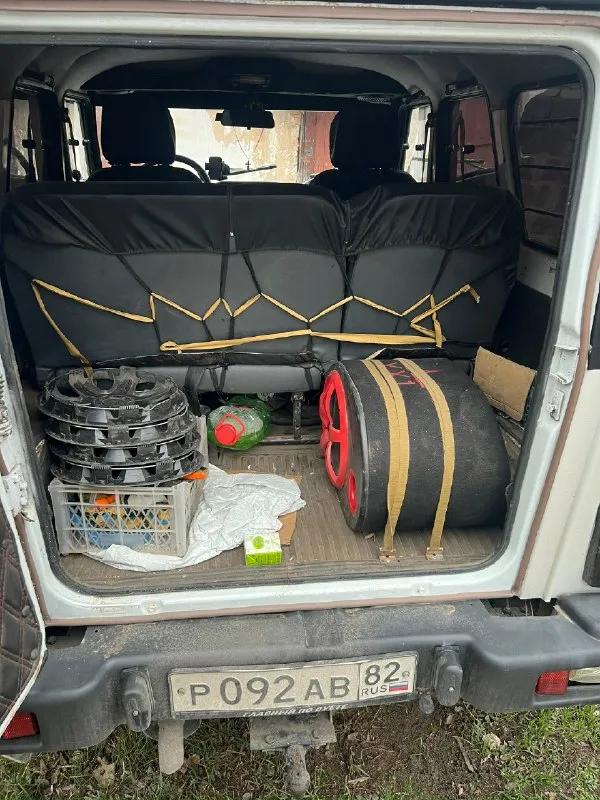 Продам уаз 315196 год выпуска 2011, мотор инжектор 409-й шепчет, коробка раздатка мосты без нареканий, везде масла заменены, в охлаждайку залит антифриз зелëный, машина выглядит на 5+ салон ухоженный чистый, техничка на 5, стоит музыка 4 динамика + саб магнитола процессорная аура, подсветка салона две печки с доп насосом для улучшения прокачки системы, гур, эвоковрики, шноркель поставлен по уму а не для колхоза, багажник, грязевые колëса на фото и видео всë видно и слышно цена 700.000₽ торг +7-949-608-49-10 📞 звоните: +7(949)6084910 - фотография - 3