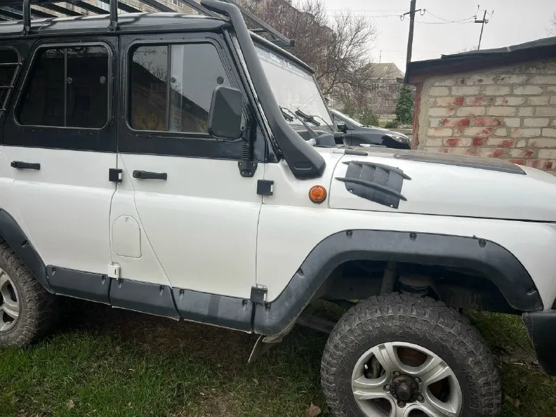 Продам уаз 315196 год выпуска 2011, мотор инжектор 409-й шепчет, коробка раздатка мосты без нареканий, везде масла заменены, в охлаждайку залит антифриз зелëный, машина выглядит на 5+ салон ухоженный чистый, техничка на 5, стоит музыка 4 динамика + саб магнитола процессорная аура, подсветка салона две печки с доп насосом для улучшения прокачки системы, гур, эвоковрики, шноркель поставлен по уму а не для колхоза, багажник, грязевые колëса на фото и видео всë видно и слышно цена 700.000₽ торг +7-949-608-49-10 📞 звоните: +7(949)6084910 - фотография - 5