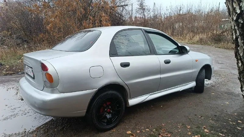 Срочно! ланос 2006г 1.5 механика, пробег 170тыс. кондиционер, гур, все 4 эл. стеклоподьемники, сзади тоже, эл. регулировка зеркала. авто чипован, резвый тянет будь здоров, двигателю ещё жить и жить нареканий нету, кпп всё четенько переключает, ручник держит, печка греет а вот кондёр заправить нужно фрион отдам, новое масло с фильтром, воздушный фильтр, топливный фильтр, тормозные колодки, обслужены суппорта и прокачана новая тормозуха, 4й диск есть ударен, нужно в ремонт его, и подключить камеру заднего вида провода протянуты. авто местный не пригон, с салона в одних руках, пробег родной, с места рвет и тянет будь здоров ланосы 1.6 курят в стороне. осмотр макеевка черёмушки цена 190 торг уместен +79490040934 +79494396010 телеграм 📞 звоните: +7(949)0040934 - фотография - 3