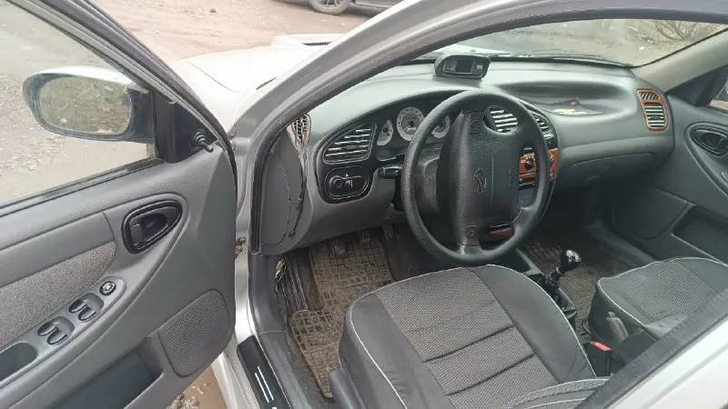 Срочно! ланос 2006г 1.5 механика, пробег 170тыс. кондиционер, гур, все 4 эл. стеклоподьемники, сзади тоже, эл. регулировка зеркала. авто чипован, резвый тянет будь здоров, двигателю ещё жить и жить нареканий нету, кпп всё четенько переключает, ручник держит, печка греет а вот кондёр заправить нужно фрион отдам, новое масло с фильтром, воздушный фильтр, топливный фильтр, тормозные колодки, обслужены суппорта и прокачана новая тормозуха, 4й диск есть ударен, нужно в ремонт его, и подключить камеру заднего вида провода протянуты. авто местный не пригон, с салона в одних руках, пробег родной, с места рвет и тянет будь здоров ланосы 1.6 курят в стороне. осмотр макеевка черёмушки цена 190 торг уместен +79490040934 +79494396010 телеграм 📞 звоните: +7(949)0040934 - фотография - 6