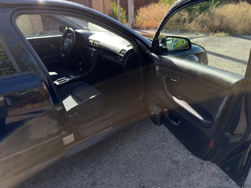 Продам audi a4b6 2001 год мотор - 2.0 пробег - 404 334 кпп- механика ( масло недавно менял) передний привод машина в хорошем состоянии для своих лет. есть незначительные коцки, царапинки, рыжики, все таки машине 24 года. новая рейка, новый бачок гура, новый насос гура, передняя ходовка перебрана, двигатель в хорошем состоянии недавно смотрел эндоскопом. есть к чему приложить руку, резонатор рычит, а так же ручником заняться, не особо критично, на этом скину. печка дует как надо, кондиционер холодит замечательно, вообщем климат рабочий. машина дарила только положительные эмоции, никогда не подводила, продаю потому, что нужны деньги. я хозяин, переоформление без проблем цену вижу 500 000 руб. +79494106945 константин 📞 звоните: +7(949)4106945 - фотография - 5