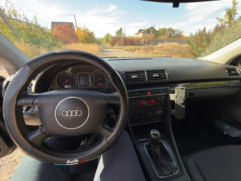 Продам audi a4b6 2001 год мотор - 2.0 пробег - 404 334 кпп- механика ( масло недавно менял) передний привод машина в хорошем состоянии для своих лет. есть незначительные коцки, царапинки, рыжики, все таки машине 24 года. новая рейка, новый бачок гура, новый насос гура, передняя ходовка перебрана, двигатель в хорошем состоянии недавно смотрел эндоскопом. есть к чему приложить руку, резонатор рычит, а так же ручником заняться, не особо критично, на этом скину. печка дует как надо, кондиционер холодит замечательно, вообщем климат рабочий. машина дарила только положительные эмоции, никогда не подводила, продаю потому, что нужны деньги. я хозяин, переоформление без проблем цену вижу 500 000 руб. +79494106945 константин 📞 звоните: +7(949)4106945 - фотография - 6