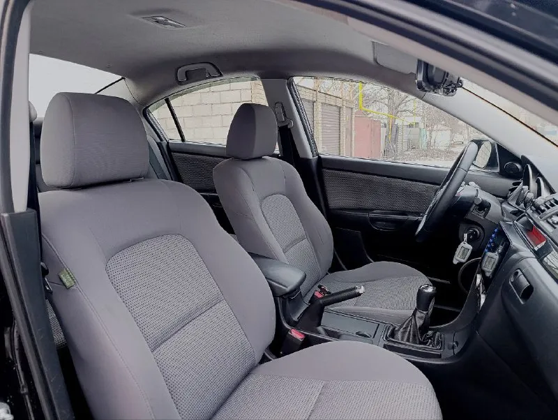 Продам mazda 3 ( рестайлинг) 2006 года выпуска 1.6 кпп: механика пробег 280 тыс. км автомобиль в отличном состоянии. 4 владельца бережное эксплуатация, полностью обслужена. и коробка в идеальном состоянии. новая тормозная система. вложений не требует!!! салон опрятный, кузов без коррозии, отполирован и покрыт керамикой. машина в хорошей комплектации: климат-контроль, подогрев сидений, 4 стеклоподъёмника, электро зеркала, мультируль, система андроид ( хорошая акустика), зеркало с видео наблюдением, сигнализация с автозапуском. новая зимняя резина+ комплект летней резины. документы в полном порядке без арестов и штрафов. цена 640.000₽ ( торг уместен) осмотр г. донецк все вопросы только по телефону📲 +79493830348 📲 tg: @bume_r 📞 звоните: +7(949)3830348 - фотография - 5