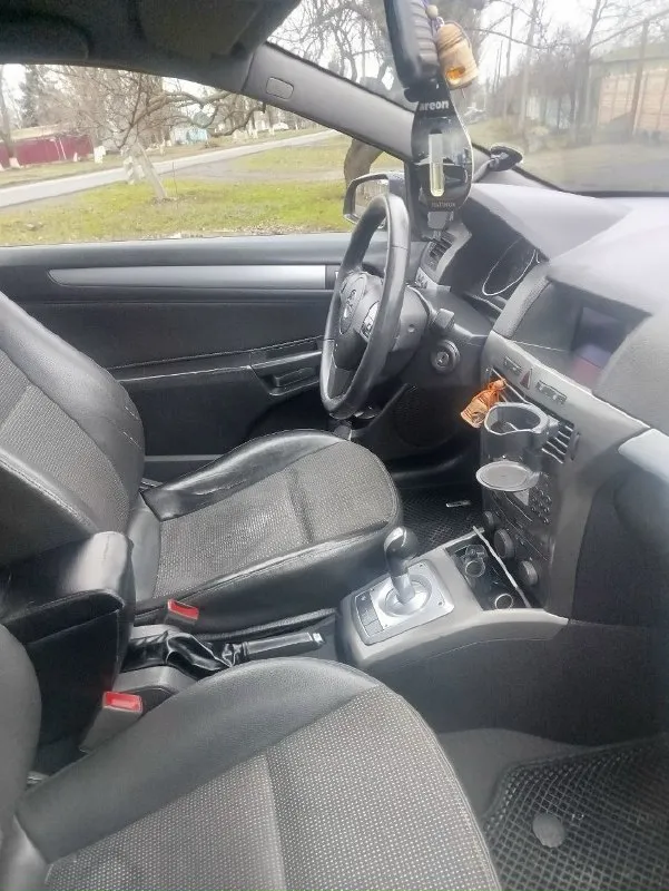 Opel астра h gtc год 2006 пробег 233211 цвет черный цена 390.000т. руб торг у капота +7 (949) 793-87-16 📞 звоните: +7(949)7938716 - фотография - 7