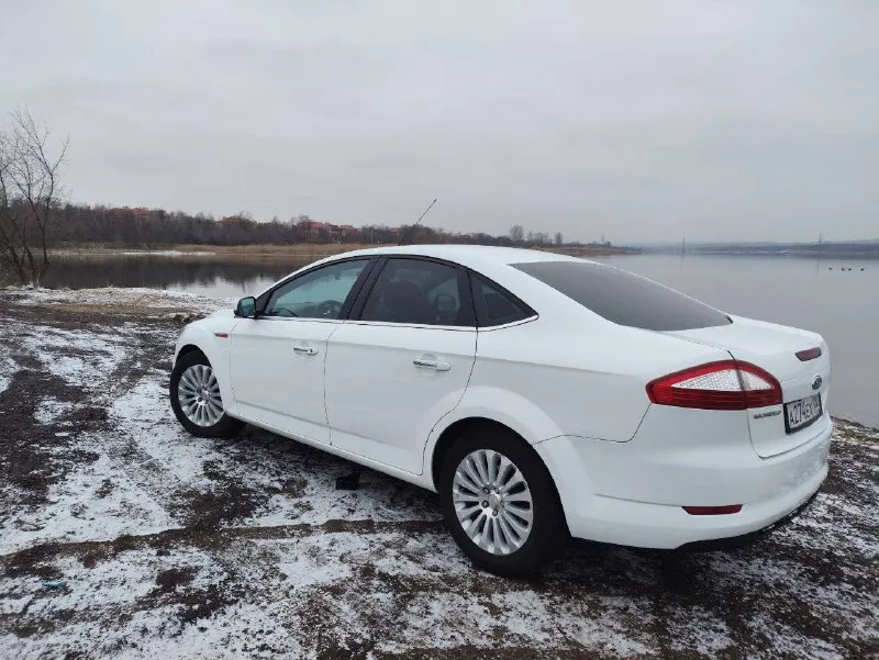 Продам ford mondeo 4, 2009 года выпуска, 2.3 двигатель duratec 161 л. с., акпп 6 ступенчатая aisin tf-81sc, бельгийская сборка. менее 1000 км назад менял акпп на контракт с пробегом 60к. также были заменены 2 передних рычага, рулевые тяги, задние стойки стабилизатора, заменены подушки двигателя и акпп. двигатель работает ровно, не троит, обороты не плавают, ошибок нет. двухзонный климат, подогрев сидений, подогрев лобового. по кузову есть сколы, авто не новое. кости целые, лкп в целом не плохо сохранилось. срочных вложений не требует. комплект лета в подарок, на сезон хватит. я хозяин, авто на мне, езжу каждый день. осмотр в донецке, на боссе. любые проверки за ваш счёт. цена 900 000. на недостатки скину. +79494814840 📲 tg: @c_hania 📞 звоните: +7(949)4814840 - фотография - 3