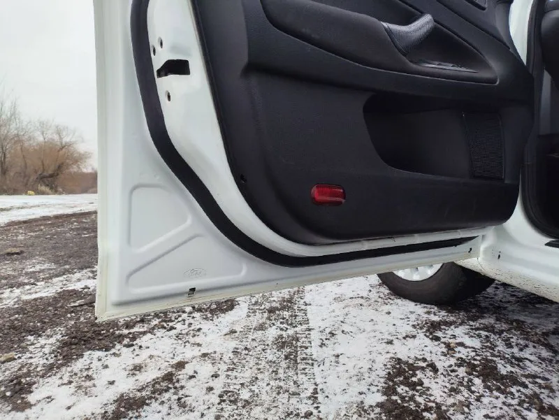 Продам ford mondeo 4, 2009 года выпуска, 2.3 двигатель duratec 161 л. с., акпп 6 ступенчатая aisin tf-81sc, бельгийская сборка. менее 1000 км назад менял акпп на контракт с пробегом 60к. также были заменены 2 передних рычага, рулевые тяги, задние стойки стабилизатора, заменены подушки двигателя и акпп. двигатель работает ровно, не троит, обороты не плавают, ошибок нет. двухзонный климат, подогрев сидений, подогрев лобового. по кузову есть сколы, авто не новое. кости целые, лкп в целом не плохо сохранилось. срочных вложений не требует. комплект лета в подарок, на сезон хватит. я хозяин, авто на мне, езжу каждый день. осмотр в донецке, на боссе. любые проверки за ваш счёт. цена 900 000. на недостатки скину. +79494814840 📲 tg: @c_hania 📞 звоните: +7(949)4814840 - фотография - 8