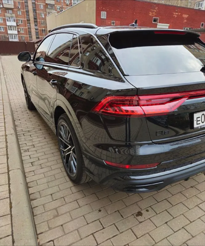 Audi q8 3.0 at 2023,s-line, гибрид, комплектация prestige. 55 tfsi quattro tiptronic (340 л. с.). мягкий гибрид. пробег 18000 км, цена 10100000 руб. .пригнан октябрь 2024г, растаможен, владельцев по птс: 1, два комплекта ключей оригиналы, состояние автомобиля и ходовой идеальное, диски r22" тонирован и в бронепленке, светодиодные поворотные лазерные фонари matrix hd, проекция на лобовое стекло, русский язык, диски r-22 максимальная комплектация отсутствует только камера ночного видения, парковочный ассистент рlus с автоматической парковкой, камера 360,пневмоподвеска. и т. д, полное то, все вопросы по телефону александр +7(949)0122200 📲 tg: אלכסנדר александр 📞 звоните: +7(949)0122200 - фотография - 8