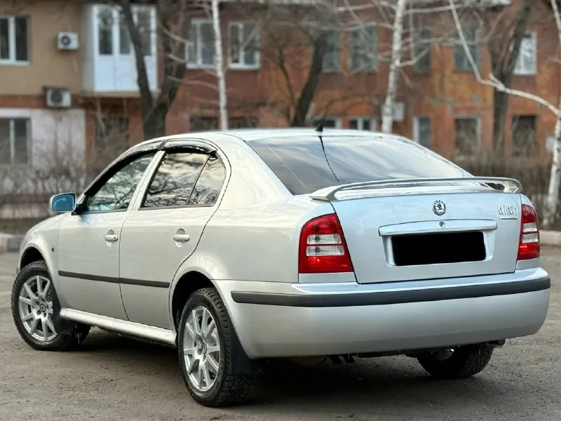Продам skoda octavia 1.6mpi надежный автомобиль 2007г. выпуска в отличном состоянии! 3 владельца, без дтп! идеальное состояние кузова, ржавчины нет совсем, пороги целые, не гнилые. по технической части нареканий нет, мотор работает плавно и ровно, коробка тоже работает мягко. подвеска в хорошем состоянии, не стучит, не гремит. хорошая комплектация. климат-контроль, подогрев сидений, 6 подушек безопасности, abs esp круиз-контроль, 2эл. стеклоподёмника, электрорегулеровка зеркал, диски r16 на зимней резине, сервисные книжки, хорошая музыка. остальные вопросы по телефону +79494958326 цена 610тыс₽ торг у капота хорошему покупателю. - фотография - 2