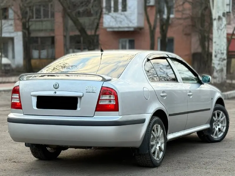 Продам skoda octavia 1.6mpi надежный автомобиль 2007г. выпуска в отличном состоянии! 3 владельца, без дтп! идеальное состояние кузова, ржавчины нет совсем, пороги целые, не гнилые. по технической части нареканий нет, мотор работает плавно и ровно, коробка тоже работает мягко. подвеска в хорошем состоянии, не стучит, не гремит. хорошая комплектация. климат-контроль, подогрев сидений, 6 подушек безопасности, abs esp круиз-контроль, 2эл. стеклоподёмника, электрорегулеровка зеркал, диски r16 на зимней резине, сервисные книжки, хорошая музыка. остальные вопросы по телефону +79494958326 цена 610тыс₽ торг у капота хорошему покупателю. - фотография - 4