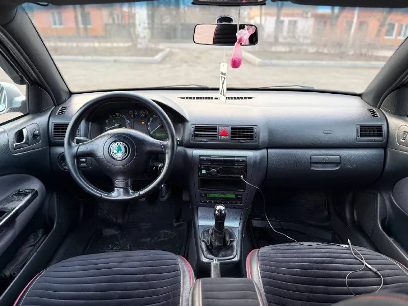 Продам skoda octavia 1.6mpi надежный автомобиль 2007г. выпуска в отличном состоянии! 3 владельца, без дтп! идеальное состояние кузова, ржавчины нет совсем, пороги целые, не гнилые. по технической части нареканий нет, мотор работает плавно и ровно, коробка тоже работает мягко. подвеска в хорошем состоянии, не стучит, не гремит. хорошая комплектация. климат-контроль, подогрев сидений, 6 подушек безопасности, abs esp круиз-контроль, 2эл. стеклоподёмника, электрорегулеровка зеркал, диски r16 на зимней резине, сервисные книжки, хорошая музыка. остальные вопросы по телефону +79494958326 цена 610тыс₽ торг у капота хорошему покупателю. - фотография - 8