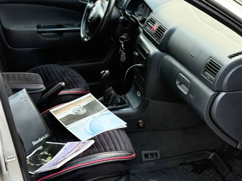 Продам skoda octavia 1.6mpi надежный автомобиль 2007г. выпуска в отличном состоянии! 3 владельца, без дтп! идеальное состояние кузова, ржавчины нет совсем, пороги целые, не гнилые. по технической части нареканий нет, мотор работает плавно и ровно, коробка тоже работает мягко. подвеска в хорошем состоянии, не стучит, не гремит. хорошая комплектация. климат-контроль, подогрев сидений, 6 подушек безопасности, abs esp круиз-контроль, 2эл. стеклоподёмника, электрорегулеровка зеркал, диски r16 на зимней резине, сервисные книжки, хорошая музыка. остальные вопросы по телефону +79494958326 цена 610тыс₽ торг у капота хорошему покупателю. - фотография - 9