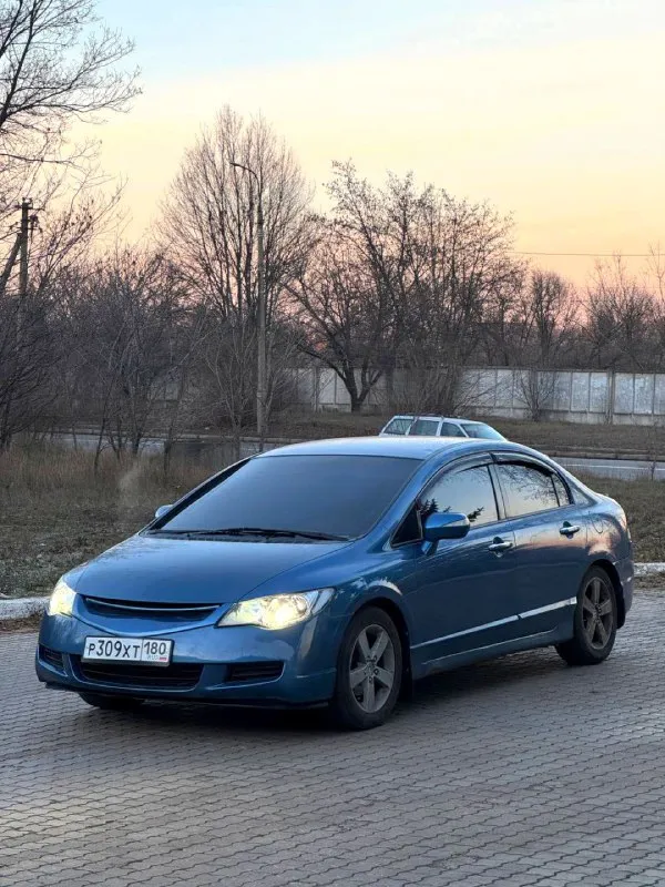 Honda civic 4d 2008 год 1.8 aisin пробег 300т машина на полном ходу вложений не требует, резина зима... - фотография