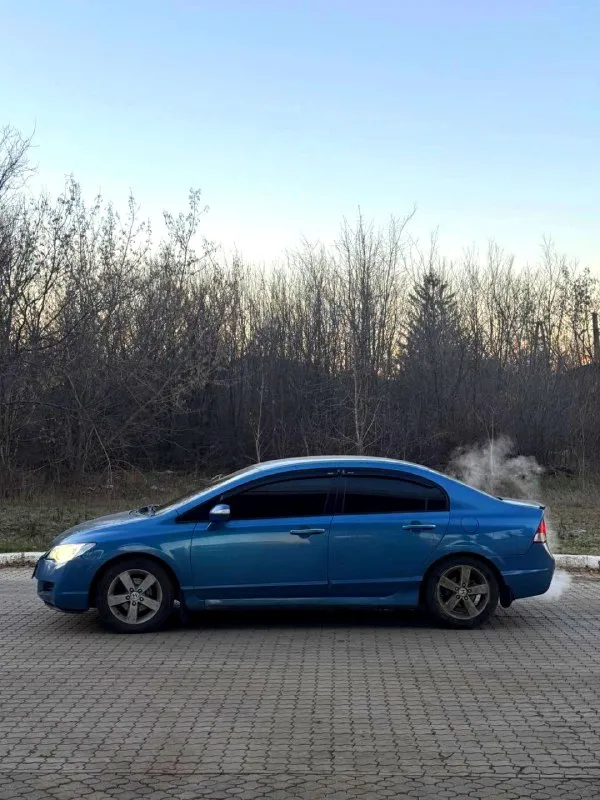 Honda civic 4d 2008 год 1.8 aisin пробег 300т машина на полном ходу вложений не требует, резина зима, работают все функции, мотор не дымит, коробка работает идеально, ходовую пересыпали недавно, документы в порядке, кузов без рыжиков и гнили, донецк киевский район, 670 тысяч торг уместен, обмен интересует, тел+79493152333 📞 звоните: +7(949)3152333 - фотография - 8