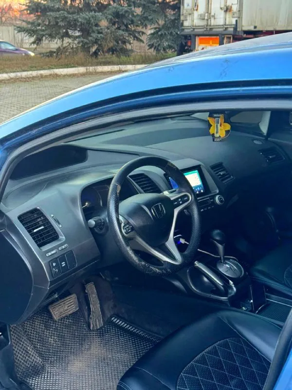 Honda civic 4d 2008 год 1.8 aisin пробег 300т машина на полном ходу вложений не требует, резина зима, работают все функции, мотор не дымит, коробка работает идеально, ходовую пересыпали недавно, документы в порядке, кузов без рыжиков и гнили, донецк киевский район, 670 тысяч торг уместен, обмен интересует, тел+79493152333 📞 звоните: +7(949)3152333 - фотография - 9