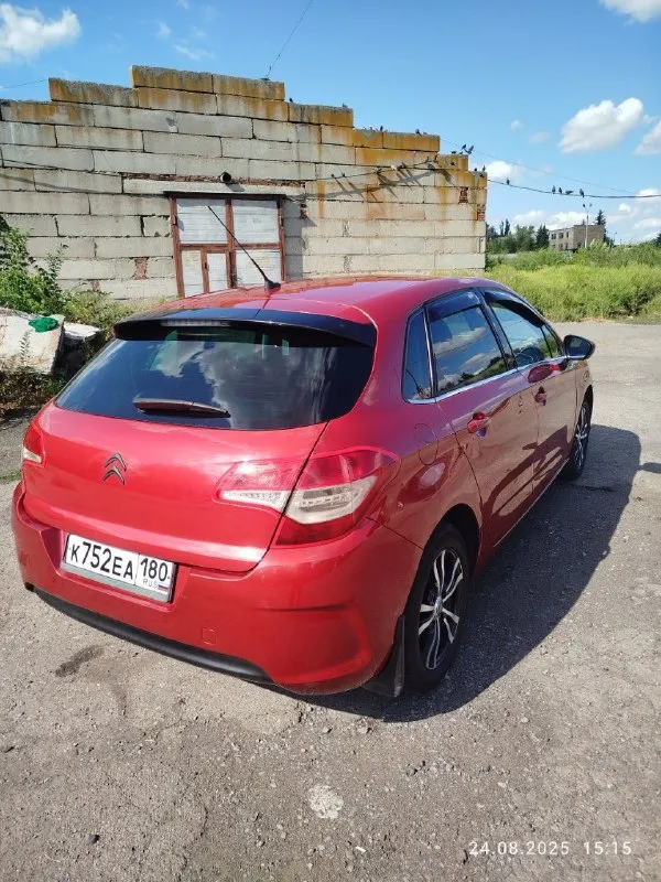 Продам, ситроен с4 второго поколения, 2011 год, мотор 1.6, акпп, 230000 к родного пробега, ходовая вся сделана, ничего не гремит не стучит, лишних шумов нет, из последнего заменены задние стойки, тормозные колодки в круг, салон не затертый в очень хорошем состоянии, руль кожа, торпеда мягкая, по комплектации: двух зонный климат контроль, заправлен холодит как надо. датчики abs датчик esp датчик дождя датчик света круиз контроль мультируль регулировка поясничной зоны обогрев передних сидений полный электростеклопакет электрорегулировка зеркал центральный замок коробка на спорт режиме, и зимним адаптивные противотуманки ломающиеся подголовники регулировка руля по высоте, на и от себя диски титаны р 16 запаска полноценная, с полным комплектом. любые проверки на сто за ваш счет, приветствуются. цена 750 к, торг у капота, находится г. снежное +79493843710 - фотография - 3