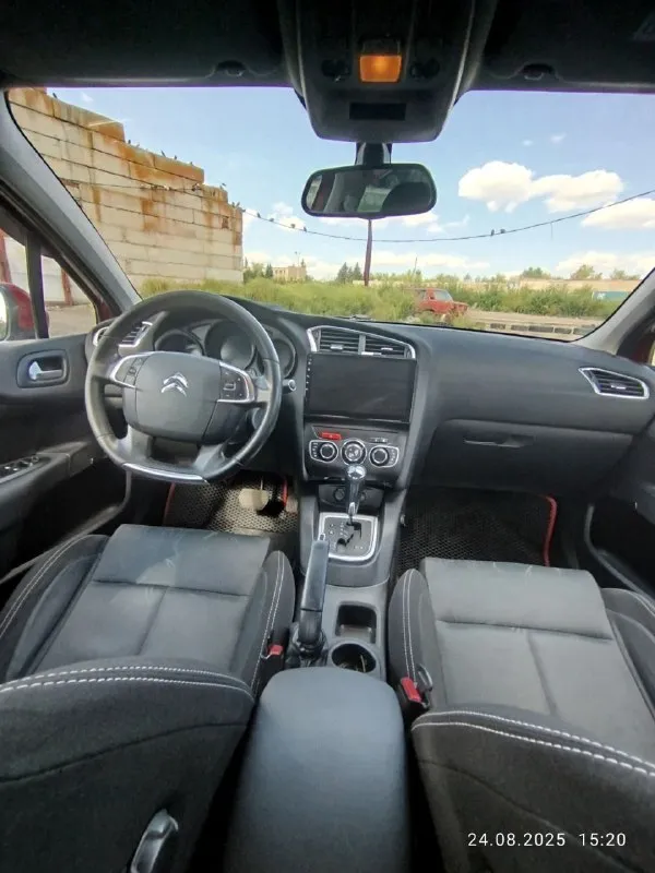 Продам, ситроен с4 второго поколения, 2011 год, мотор 1.6, акпп, 230000 к родного пробега, ходовая вся сделана, ничего не гремит не стучит, лишних шумов нет, из последнего заменены задние стойки, тормозные колодки в круг, салон не затертый в очень хорошем состоянии, руль кожа, торпеда мягкая, по комплектации: двух зонный климат контроль, заправлен холодит как надо. датчики abs датчик esp датчик дождя датчик света круиз контроль мультируль регулировка поясничной зоны обогрев передних сидений полный электростеклопакет электрорегулировка зеркал центральный замок коробка на спорт режиме, и зимним адаптивные противотуманки ломающиеся подголовники регулировка руля по высоте, на и от себя диски титаны р 16 запаска полноценная, с полным комплектом. любые проверки на сто за ваш счет, приветствуются. цена 750 к, торг у капота, находится г. снежное +79493843710 - фотография - 8