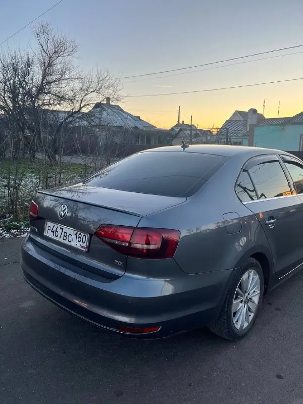 Продам свой автомобиль фольксваген джета 6 официальный европейка не пригон не америка 2016 г объем 1.6 автомат 7 ступенчатая пробег 76000 т один хозяин собственник машина мариупольская гаражное хранения вся в заводской краски не одна деталь не снималась два ключа кожаный салон двух зоный климат оцинкованный кузов состояние нового авто цена 1.950 т 79497244690 - фотография - 5