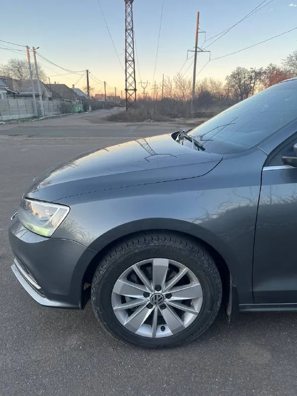 Продам свой автомобиль фольксваген джета 6 официальный европейка не пригон не америка 2016 г объем 1.6 автомат 7 ступенчатая пробег 76000 т один хозяин собственник машина мариупольская гаражное хранения вся в заводской краски не одна деталь не снималась два ключа кожаный салон двух зоный климат оцинкованный кузов состояние нового авто цена 1.950 т 79497244690 - фотография - 8