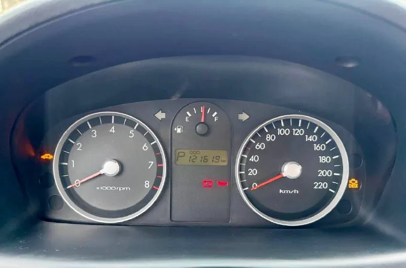 ❤️ hyundai getz 1.4 gl 💰цена: 670 000р 🏢город: мариуполь 📅год выпуска: 2008 🧾пробег: 121 619 км. ⚙️двигатель: 1.4 16v ⛽топливо: бензин ⚙️кпп: автомат 📞 телефон: +7-949-727-41-51 +7-949-551-91-52 +7-989-263-55-56 💾 описание: 👌 городской хэтчбек идеально подойдёт на каждый день начинающему водителю. надежный двигатель g4 в паре с классической автоматом. 🔴 кузов крепкий, без коррозии 🔴 один хозяин, птс оригинал 🔴 оригинальный пробег 🔴 гаражное хранение ✅ кондиционер морозит шикарно, подушки безопасности, электропакет, гур, abs, центральный замок, магнитола с usb, отличная зимняя резина. улица шевченко 2️⃣6️⃣9️⃣ 🏦 возможна продажа в кредит по двум документам. - фотография - 10