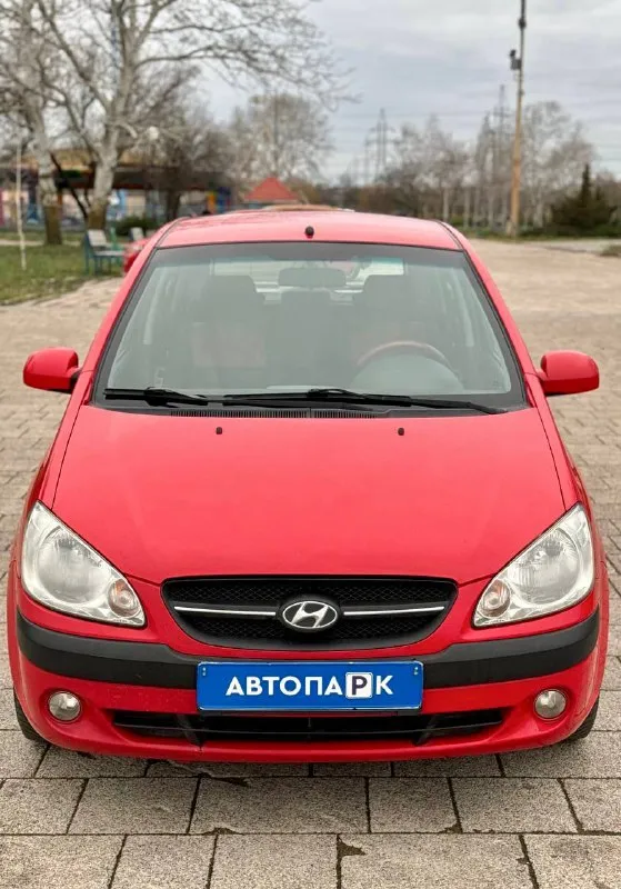 ❤️ hyundai getz 1.4 gl 💰цена: 670 000р 🏢город: мариуполь 📅год выпуска: 2008 🧾пробег: 121 619 км. ⚙️двигатель: 1.4 16v ⛽топливо: бензин ⚙️кпп: автомат 📞 телефон: +7-949-727-41-51 +7-949-551-91-52 +7-989-263-55-56 💾 описание: 👌 городской хэтчбек идеально подойдёт на каждый день начинающему водителю. надежный двигатель g4 в паре с классической автоматом. 🔴 кузов крепкий, без коррозии 🔴 один хозяин, птс оригинал 🔴 оригинальный пробег 🔴 гаражное хранение ✅ кондиционер морозит шикарно, подушки безопасности, электропакет, гур, abs, центральный замок, магнитола с usb, отличная зимняя резина. улица шевченко 2️⃣6️⃣9️⃣ 🏦 возможна продажа в кредит по двум документам. - фотография - 2
