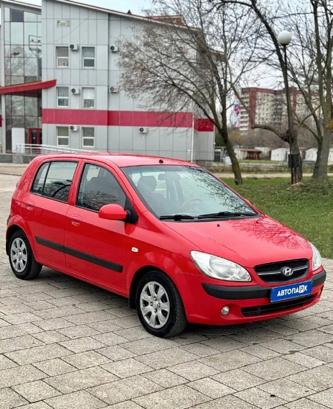 ❤️ hyundai getz 1.4 gl 💰цена: 670 000р 🏢город: мариуполь 📅год выпуска: 2008 🧾пробег: 121 619 км. ⚙️двигатель: 1.4 16v ⛽топливо: бензин ⚙️кпп: автомат 📞 телефон: +7-949-727-41-51 +7-949-551-91-52 +7-989-263-55-56 💾 описание: 👌 городской хэтчбек идеально подойдёт на каждый день начинающему водителю. надежный двигатель g4 в паре с классической автоматом. 🔴 кузов крепкий, без коррозии 🔴 один хозяин, птс оригинал 🔴 оригинальный пробег 🔴 гаражное хранение ✅ кондиционер морозит шикарно, подушки безопасности, электропакет, гур, abs, центральный замок, магнитола с usb, отличная зимняя резина. улица шевченко 2️⃣6️⃣9️⃣ 🏦 возможна продажа в кредит по двум документам. - фотография - 3